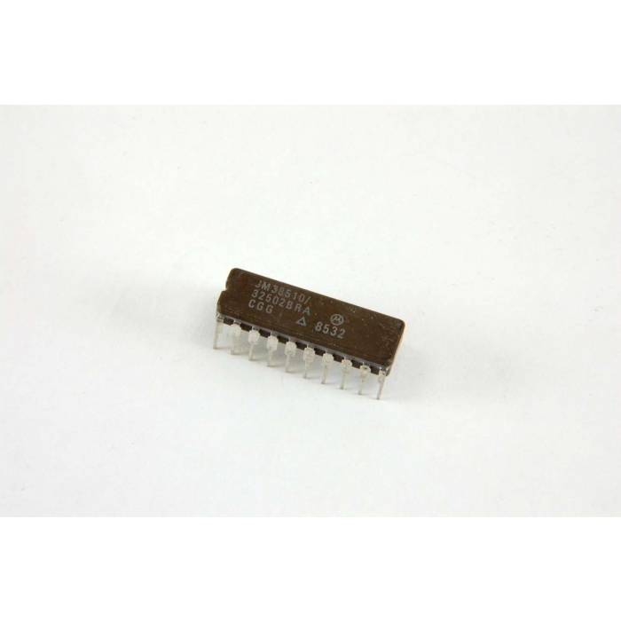 Motorola - M38510/32502BRA - IC, TTL. Octal D FF. Used.