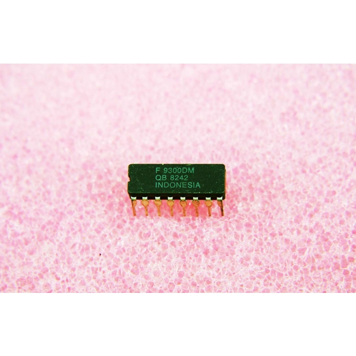 FAIRCHILD - 9300DMQB - IC. 4-Bit parallel-access shift register.