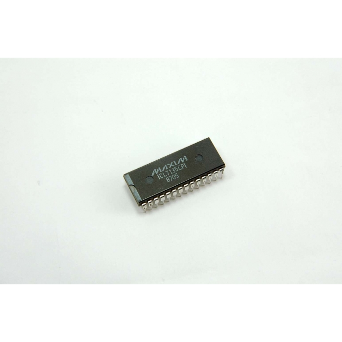 MAXIM - ICL7135CPI - IC, A/D converter. 4-1/2 Digit. Used.