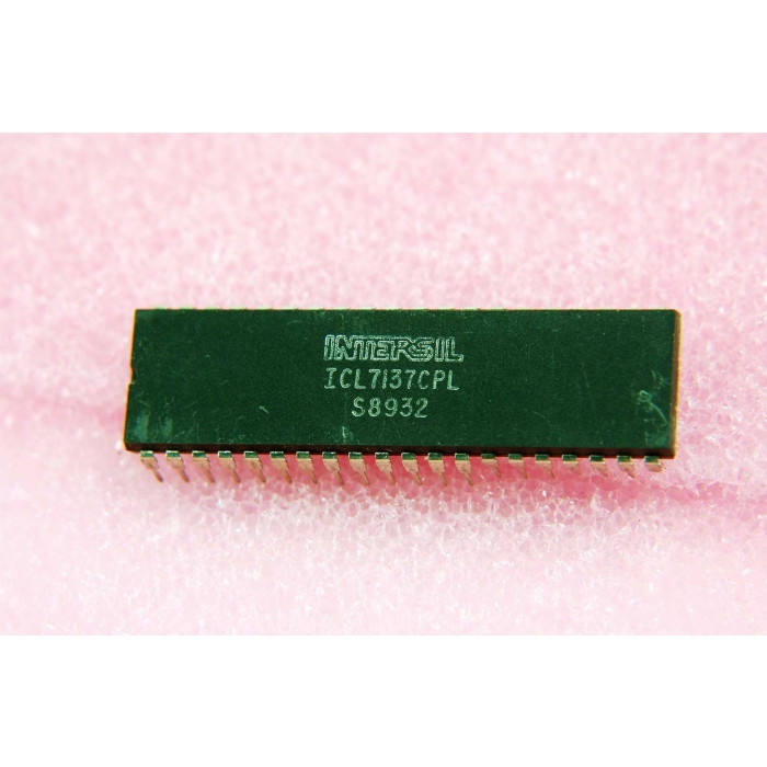 INTERSIL - ICL7137CPL - IC, A/D Converter. 3-1/2 Digit LCD/LED. Used.