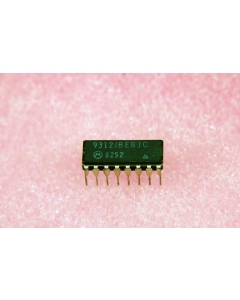 Motorola - MC9312/BEBJC - IC, TTL. 8 Input multiplexer.